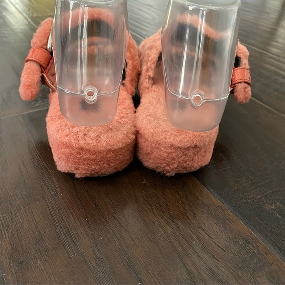 UGG women 2 straps adjustable sandals size fits 8/8.5 - Picture 4 of 8